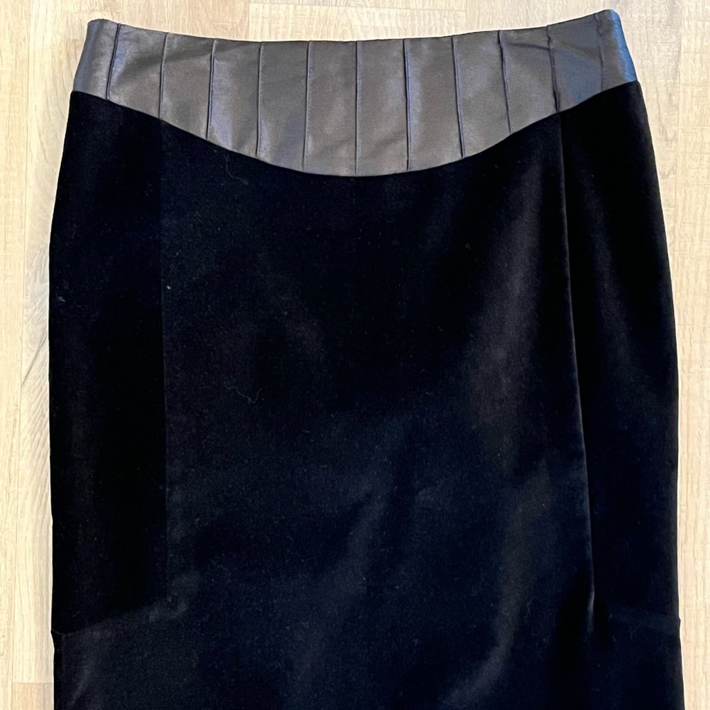 🔥 CLUB MONACO- “ Evalina Skirt in Velvet & Satin Detail BlK - Size 4